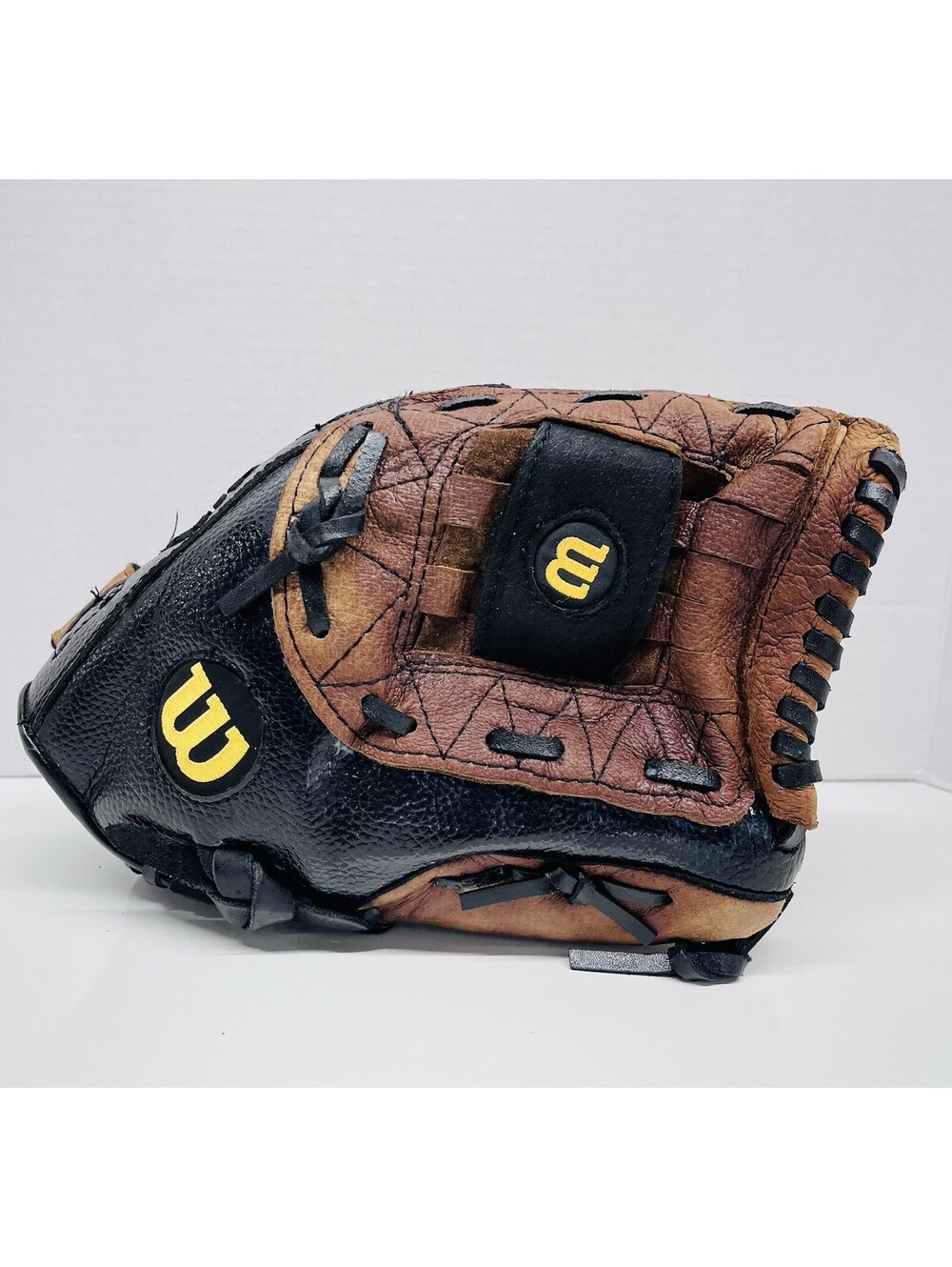 Wilson A360 Softball Glove Oversize Pocket 13 Inch RHT Leather A0360 ES13